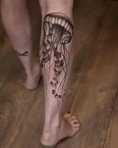 Ornela - Tatouage Nantes - tattoo nantes meduse