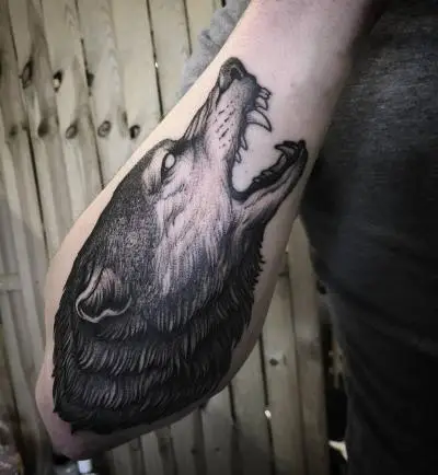 Ornela - Tatouage Nantes - tattoo blackwork blacktattoo