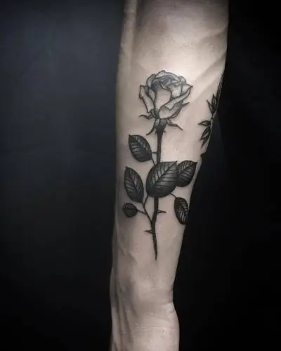 Monpierre - Tatouage Nantes - rosetattoo rose traditionaltattoo