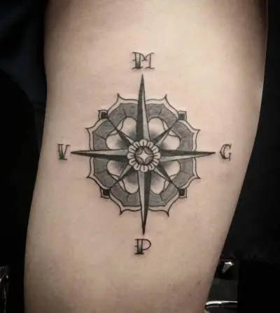 Monpierre - Tatouage Nantes - windrosetattoo traditionaltattoo blackworkers
