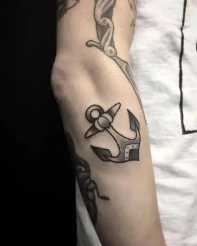 Monpierre - Tatouage Nantes - traditionalart traditionaltattoo artoftheday
