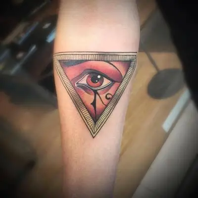 Ariane - Tatouage Nantes - eye egypt pyramid