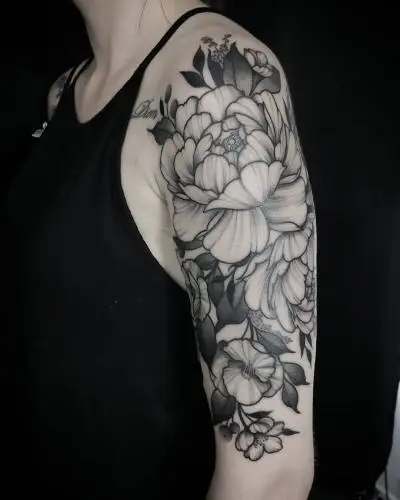 Ornela - Tatouage Nantes - tattoo nature nantes