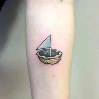 Ariane - Tatouage Nantes - coquille noix bateau