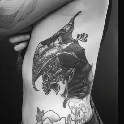 Monpierre - Tatouage Nantes - battattoo blackwork dotwork
