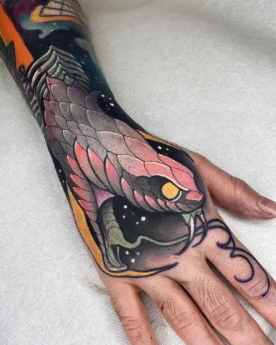 Ariane - Tatouage Nantes - snake snaketattoo handtattoo