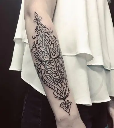 Ornela - Tatouage Nantes - ornamentaltattoo tattoo ironink