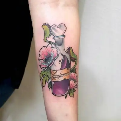 Ariane - Tatouage Nantes - flask fiole bottletattoo