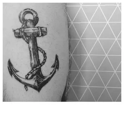 Ornela - Tatouage Nantes - ancre ancremarine anchor