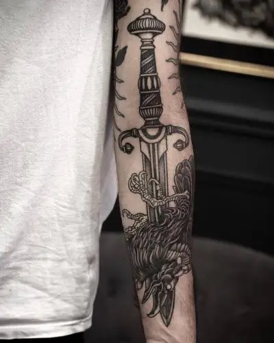 Monpierre - Tatouage Nantes - blacworktattoo medievaltattoo blackwork