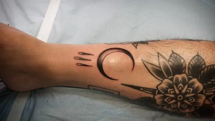 Monpierre - Tatouage Nantes - blackworkers blackwork moontattoo