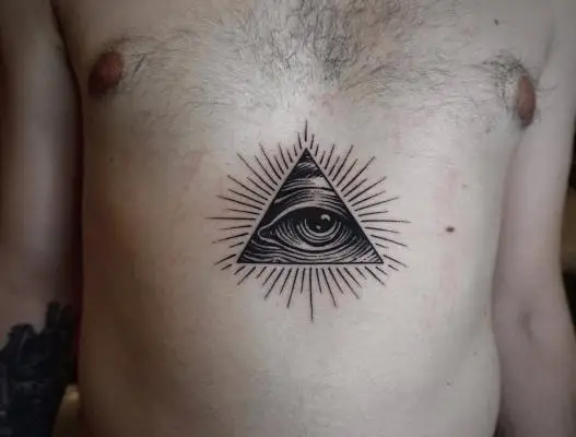 Ornela - Tatouage Nantes - oeildelaprovidence blackworktattoo blacktattooartist
