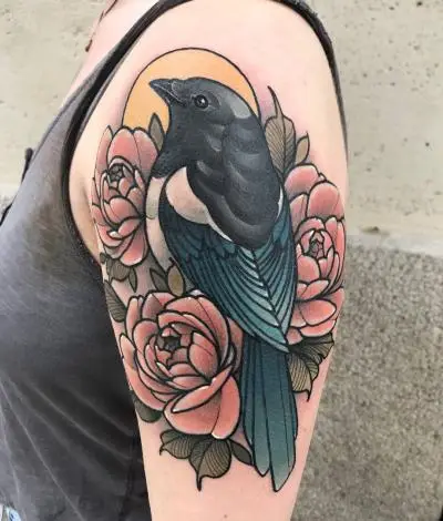 Ariane - Tatouage Nantes - magpie magpietattoo birdTattoo