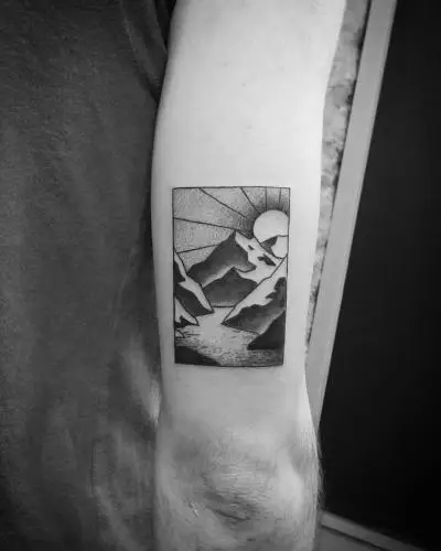 Monpierre - Tatouage Nantes - landscape landscapetattoo dotwork