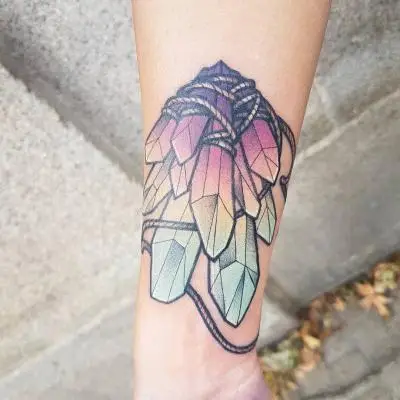Ariane - Tatouage Nantes - crystal crystaltattoo stone