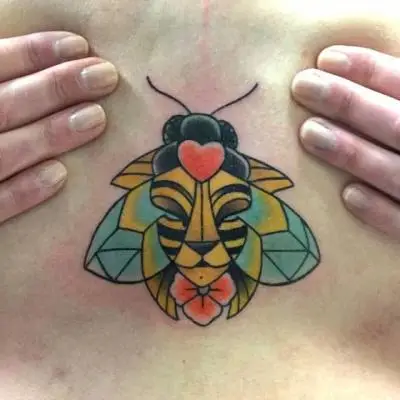 Ariane - Tatouage Nantes - Underboob tattooist tattoowork