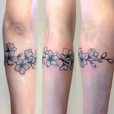 Ariane - Tatouage Nantes - flowers cherryblossom greycolor