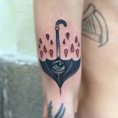 Ariane - Tatouage Nantes - parapluie umbrella rain