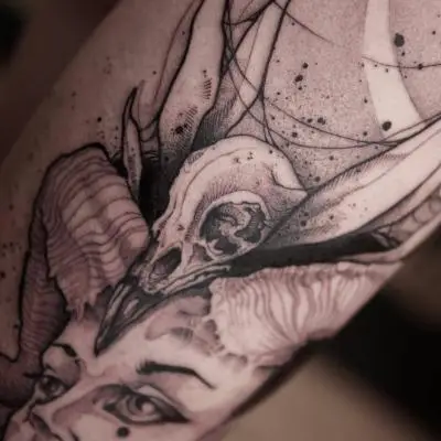 Drop - Tatouage Nantes - crow crowtattoo horns