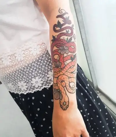 Ariane - Tatouage Nantes - snake snaketattoo flowers