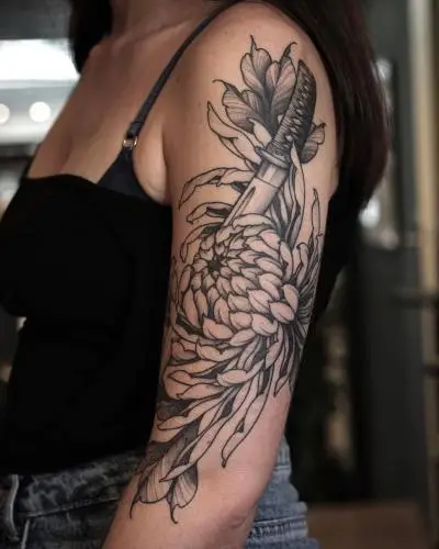 Ornela - Tatouage Nantes - tattoo healedtattoo chrysanthemum