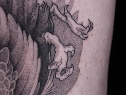 Drop - Tatouage Nantes - crow crowtattoo whipshading