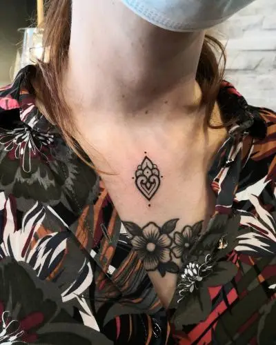 Ornela - Tatouage Nantes - ornementaltattoo line lineart
