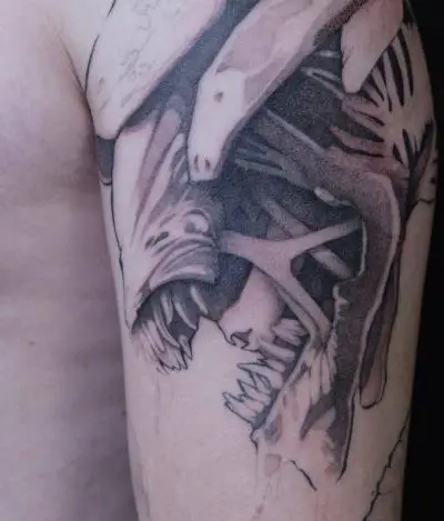 Drop - Tatouage Nantes - alien alienqueen alientattoo