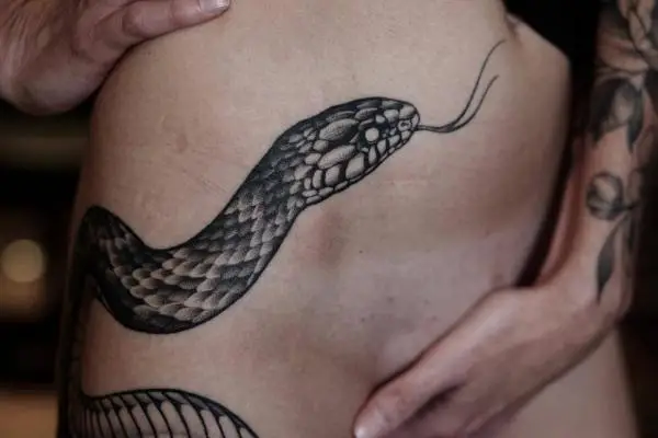Ornela - Tatouage Nantes - whipshading darkart nantestattoo