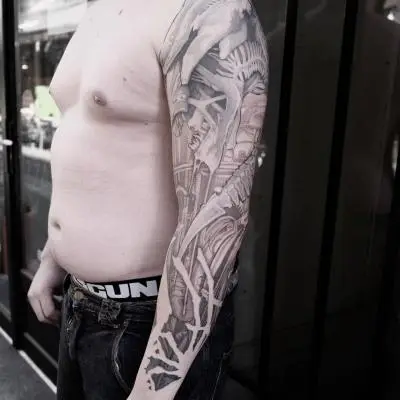 Drop - Tatouage Nantes - alien alientattoo alienqueen