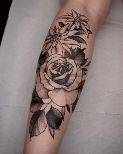 Ornela - Tatouage Nantes - tattoo blackandwhite rose