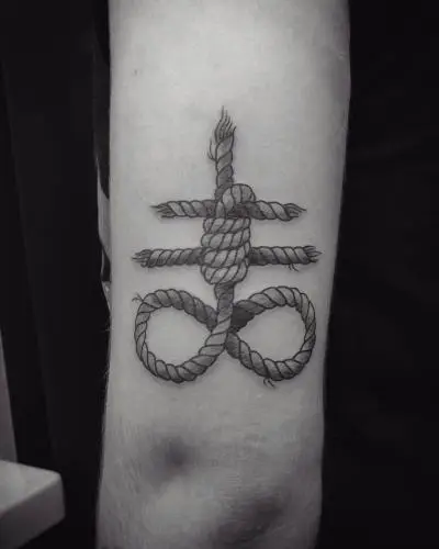 Monpierre - Tatouage Nantes - occulttattoo blacktraditionaltattoo blackworkerssubmission